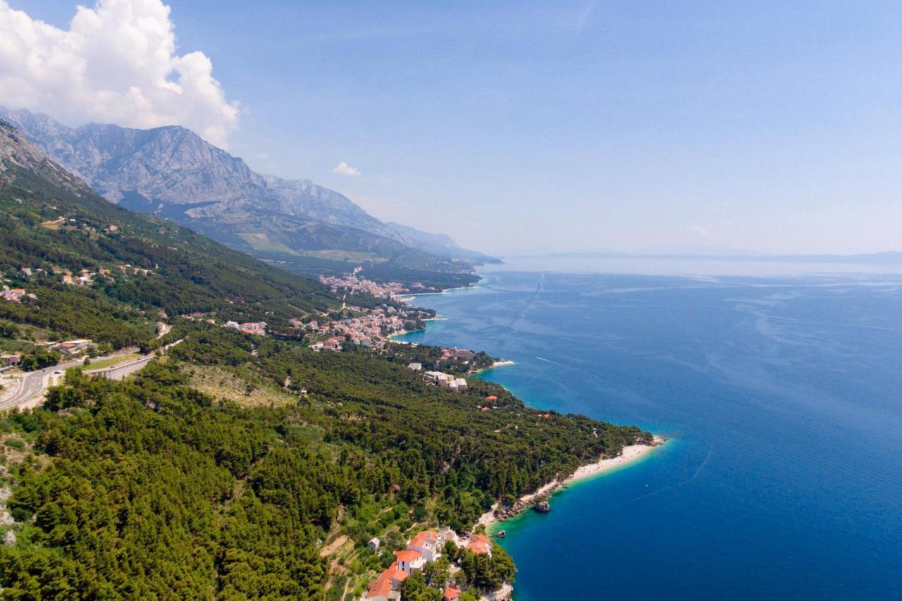 Apartments With A Parking Space Brela, Makarska - 11552 Экстерьер фото
