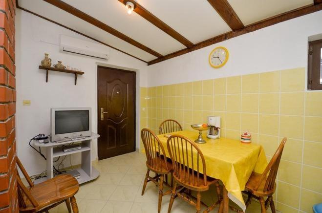 Apartments With A Parking Space Brela, Makarska - 11552 Экстерьер фото